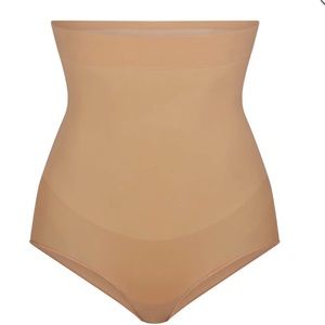 NWT- SKIMS-everyday sculpt high waisted brief ochre. Size XL.